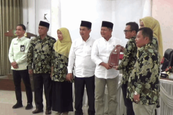 Pasaman Tetapkan Welly-Parulian sebagai Bupati dan Wakil Bupati Terpilih 2025–2030