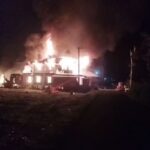 Dua unit rumah di Kecamatan Panti dan Dua Koto, Kabupaten Pasaman, terbakar dini hari akibat korsleting listrik. Total kerugian ditaksir Rp450 juta. Simak detail kronologi dan imbauan petugas Damkar.