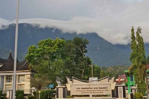 Pasaman Kucurkan Rp 8,6 Miliar untuk Pendidikan Gratis SLTA Kantor Bupati Pasaman