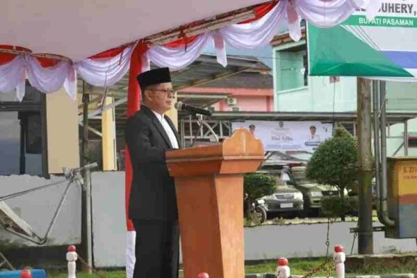 Ribuan Warga Padati Halaman Kantor Bupati Pasaman untuk Shalat Idul Adha Ribuan jamaah mengikuti Shalat Idul Adha Pasaman di halaman Kantor Bupati dipimpin Welly Suhery. Simak ucapan syukur, seruan persatuan, dan arah pembangunan pasca PSU.