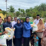 26.540 keluarga di Pasaman terima bantuan 530 ton beras dari Cindy Monica. Program DPR RI, Bulog, dan Bapanas jaga stabilitas harga pangan.