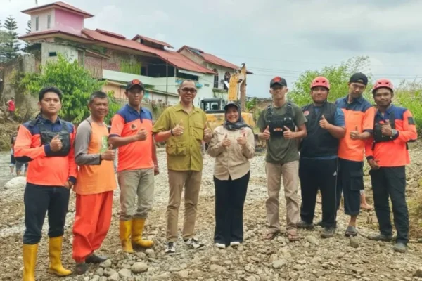 Kajari Pasaman Turun Tangan Normalisasi Sungai Batang Pakau, Antisipasi Banjir Kajari Pasaman Normalisasi Sungai Batang Pakau - Foto Antara