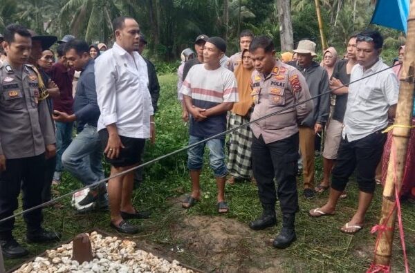 Heboh! Makam di TPU Katimahar Pasaman Dibongkar Orang Tak Dikenal Makam di TPU Katimahar Pasaman Dibongkar OTK. Foto: Indonesia.co.id