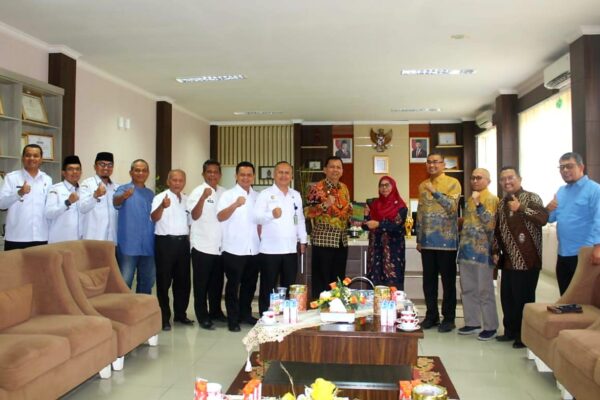 Pemkab Pasaman dan UIN Bukittinggi Jajaki Kerja Sama Pendidikan dan Pengembangan SDM Pemkab Pasaman dan UIN Bukittinggi Jajaki Kerja Sama Pendidikan dan Pengembangan SDM