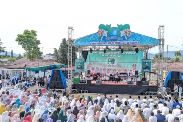 Ribuan Warga Padati GOR Tuanku Rao, Ustadz Ucay Batubara Sampaikan Tausiah di HUT ke-80 Pasaman Tabligh Akbar Pasaman