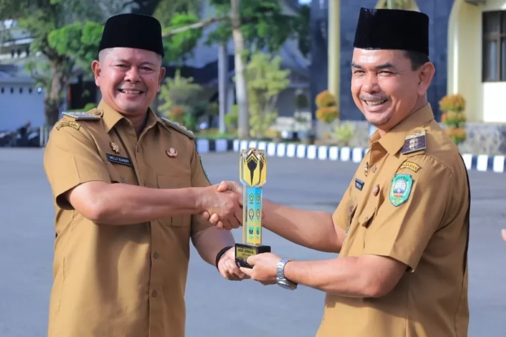 Pasaman Raih Penghargaan Nasional dari PT Pupuk Indonesia atas Kinerja Penyaluran Pupuk Bersubsidi Terbaik 2025 Pemerintah Kabupaten Pasaman Bupati Welly Suhery Pertanian Sumatera Barat