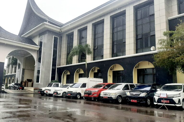 Ketegasan Bupati Soal Mobnas