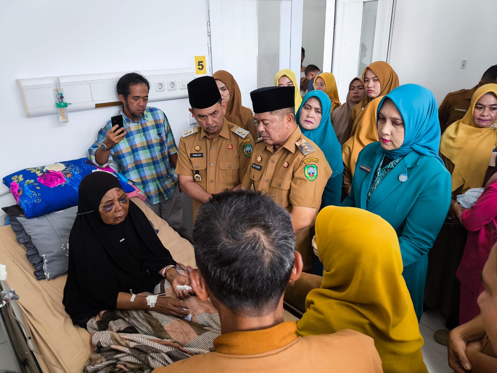 Bupati Welly Jamin Biaya Korban Penganiayaan, Kapan Pelaku Ditetapkan Polisi?