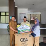 Bupati Welly Suhery bantu kursi roda Nurhayeti