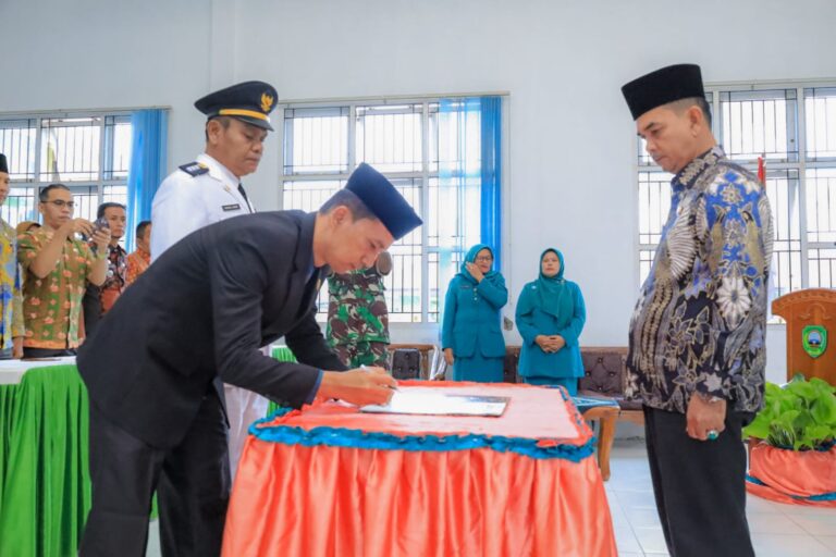 Wabup Parulian camat harus berdomisili di tempat tugas