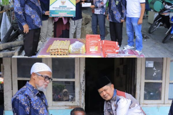 Bupati Pasaman Welly Suhery menyerahkan bantuan korban kebakaran dan kursi roda bagi penyandang disabilitas sebagai wujud kepedulian pemerintah daerah.