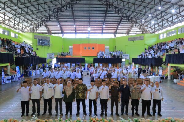 Ribuan pencari kerja menghadiri Job Fair Pasaman 2026 di GOR Tuanku Rao