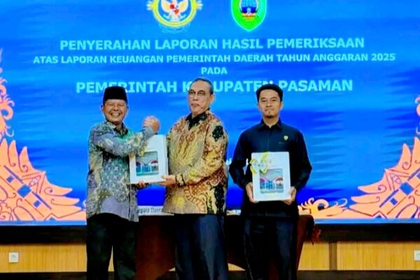 Bupati Pasaman menerima opini WTP dari BPK RI atas LKPD Tahun 2025