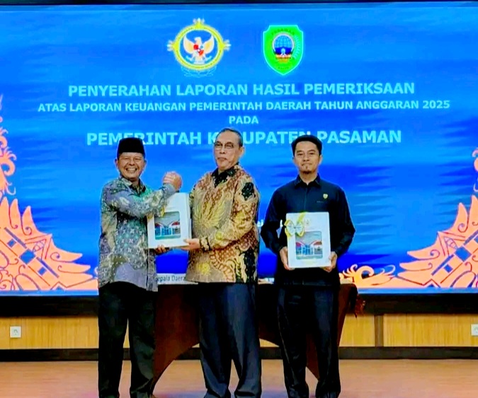 Bupati Pasaman menerima opini WTP dari BPK RI atas LKPD Tahun 2025