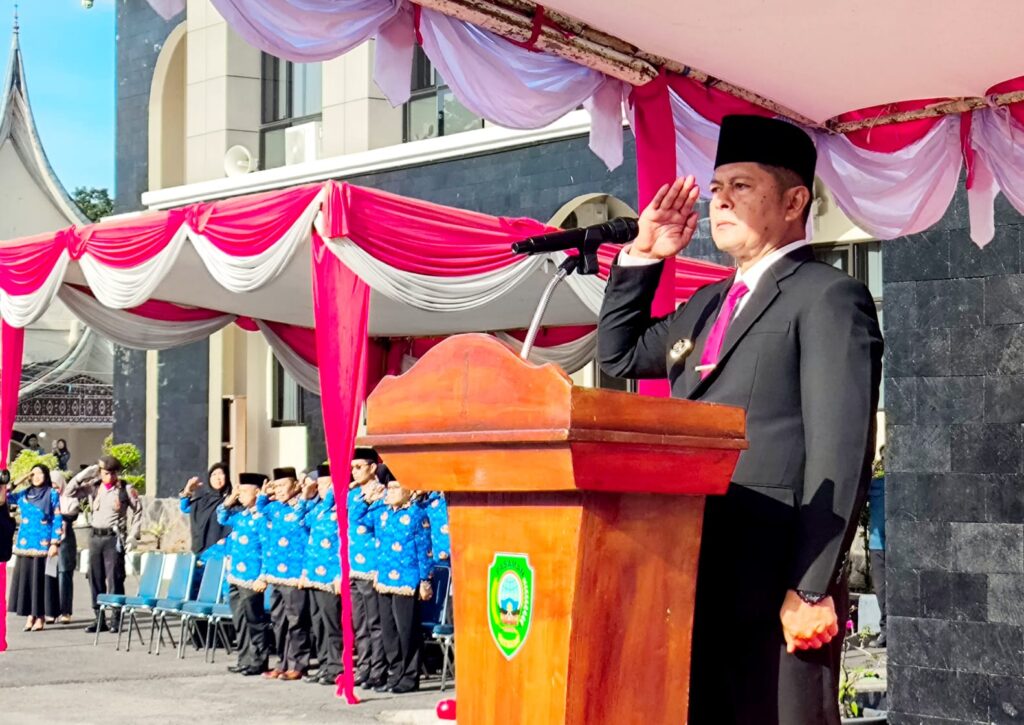 Bupati Pasaman Welly Suhery memimpin upacara Hari Lahir Pancasila di Pasaman