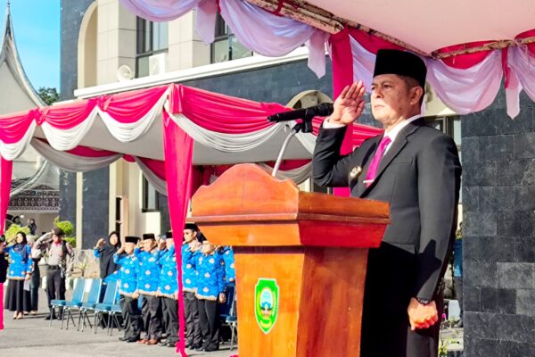 Bupati Pasaman Welly Suhery memimpin upacara Hari Lahir Pancasila di Pasaman