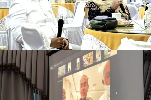Bupati Pasaman Welly Suhery menyapa jemaah haji Kloter 10 melalui pertemuan virtual Zoom dari Ruang Balerong Pusako Anak Nagari