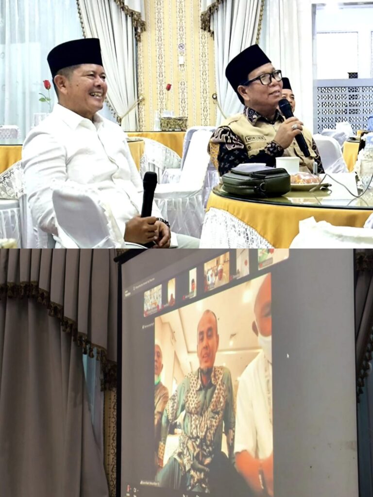 Bupati Pasaman Welly Suhery menyapa jemaah haji Kloter 10 melalui pertemuan virtual Zoom dari Ruang Balerong Pusako Anak Nagari