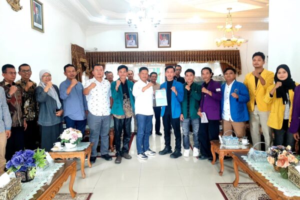 Audiensi BEM Sumbar Wilayah II bersama Bupati Pasaman Welly Suhery