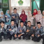 Rombongan MTsN 1 Pasaman saat studi tiru ke MTsN 7 Bantul