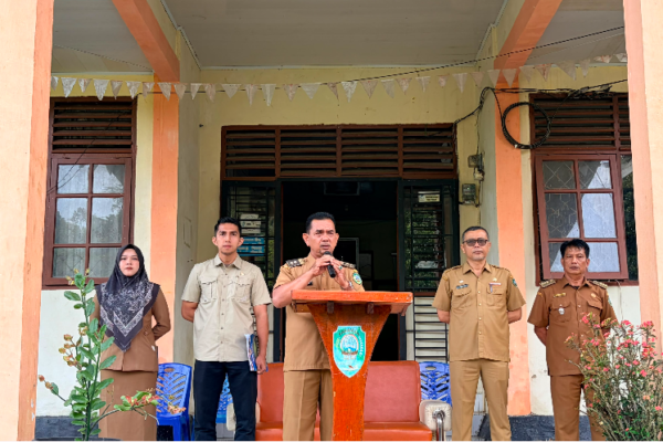 Wakil Bupati Pasaman H. Parulian meninjau pelayanan publik di Kecamatan Mapat Tunggul Selatan.
