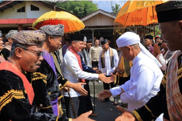 Bupati Pasaman Welly Suhery menghadiri prosesi Batagak Panghulu di Kampuang Tangah Nagari Jambak.