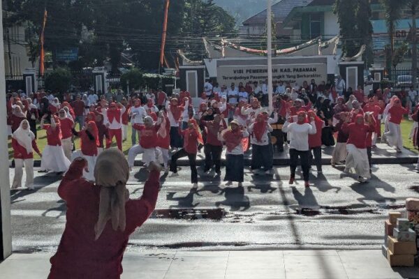 Senam Sehat Bersama Pemkab Pasaman Semarakkan HUT RI ke-81