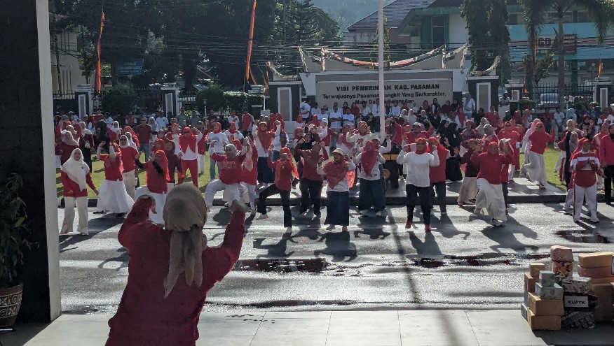 Senam Sehat Bersama Pemkab Pasaman Semarakkan HUT RI ke-81