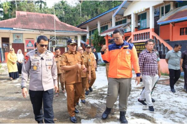 Tim Satgas PPRP meninjau infrastruktur terdampak bencana di Kabupaten Pasaman.