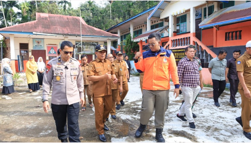Tim Satgas PPRP meninjau infrastruktur terdampak bencana di Kabupaten Pasaman.