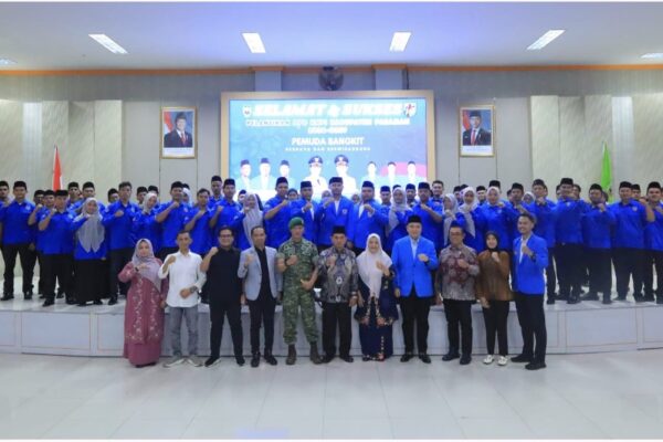 Wabup Parulian bersama pengurus KNPI Pasaman