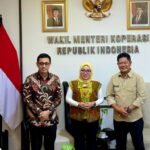 Bupati Pasaman Welly Suhery bertemu Wakil Menteri Koperasi Farida Farichah di Jakarta untuk membahas pengembangan KDKMP.