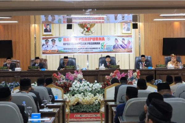 Bupati Welly Suhery menghadiri rapat paripurna Hari Jadi ke-81 Kabupaten Pasaman bersama jajaran DPRD dan perwakilan Pemerintah Provinsi Sumatera Barat.